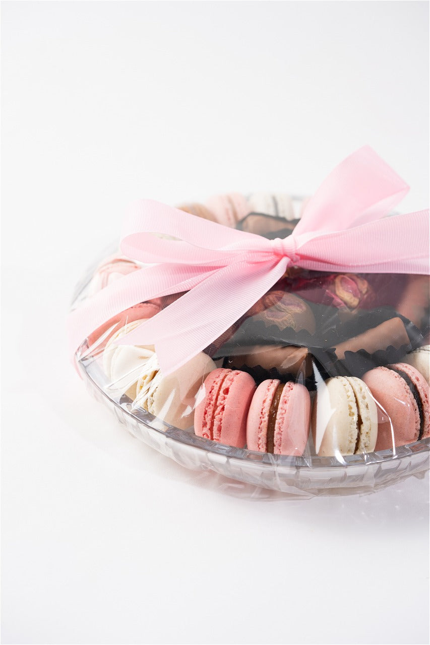 Chocolote With Macarons