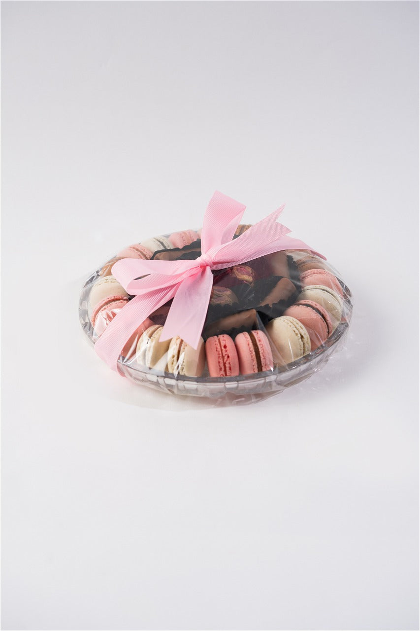 Chocolote With Macarons